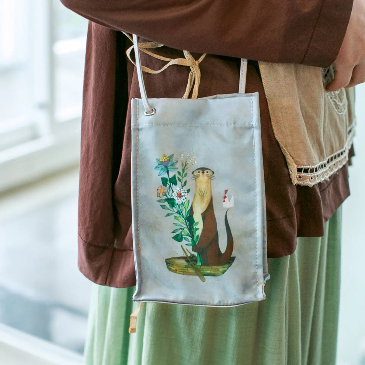Hobonichi Drawer Pouch Burabura – “Delivering Flowers”