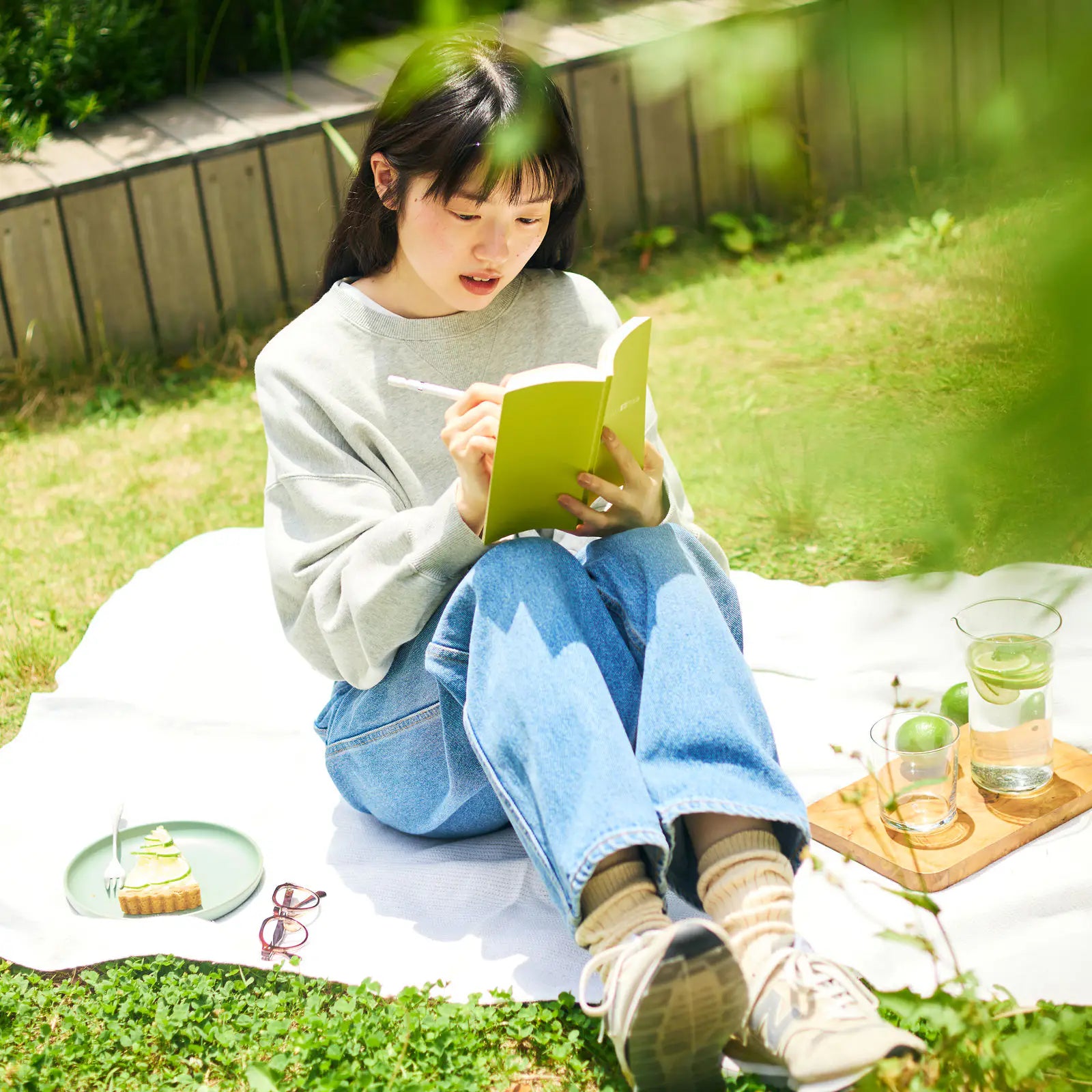 Hobonichi Techo Weeks Mega 2027 Sneaker “Lime Green” Planner