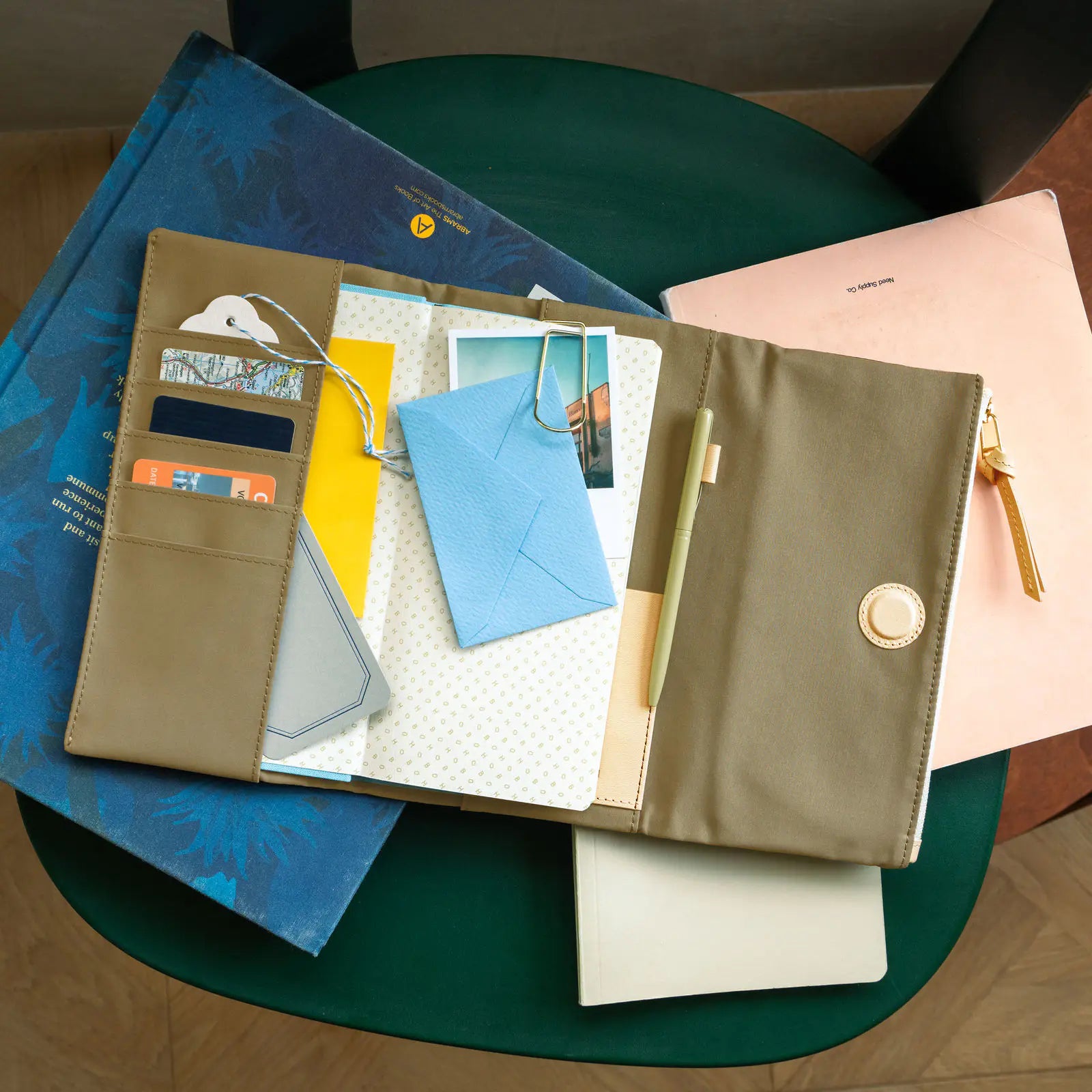 Hobonichi Techo 2027 Tragen “Bitter Check” Weeks Cover