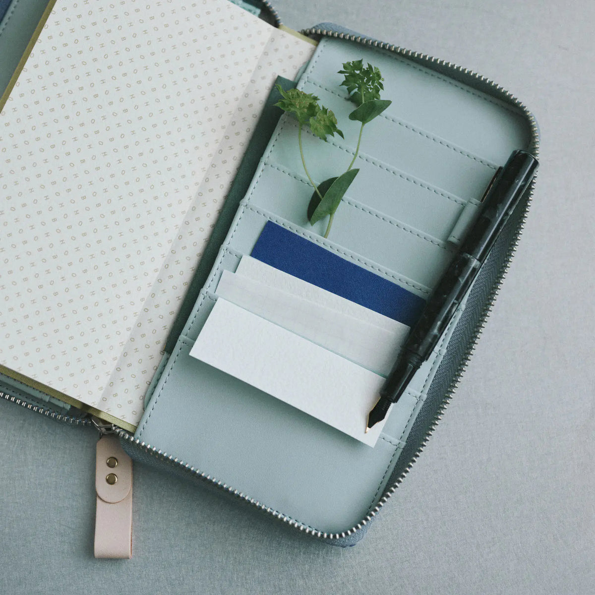 Hobonichi Techo 2027 minä perhonen “felice (Blue)” Weeks Cover
