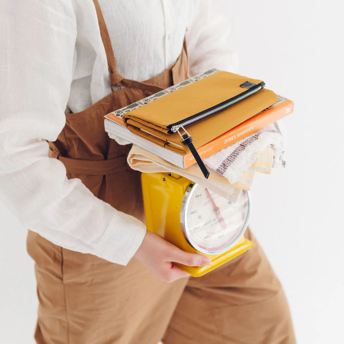 Hobonichi Techo 2027 Tragen “Mustard” Weeks Cover